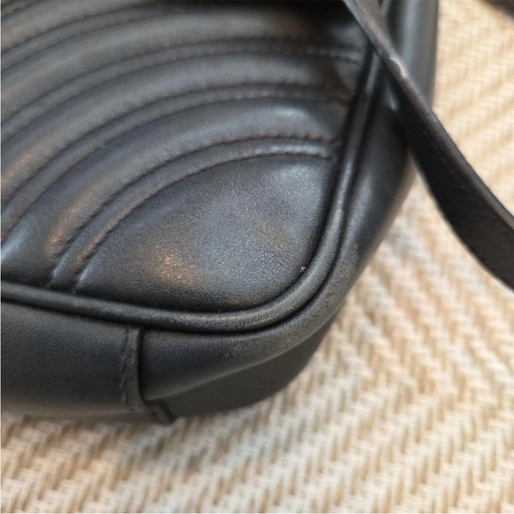 Gucci Black Quilted Shoulder Bag with Gold Accents - Picture 2 of 16